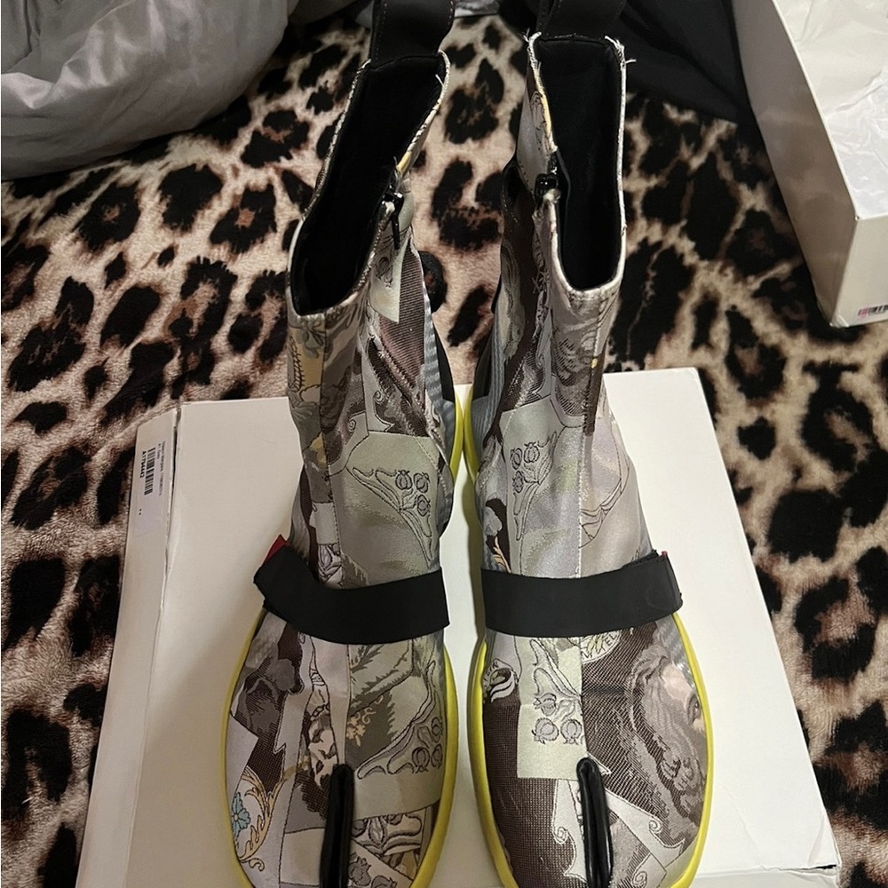 Masion Margiela tabi boots
